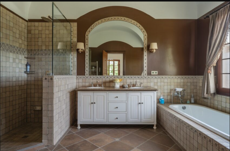 10 Stunning Brown Tile Bathroom Ideas and Color Palettes