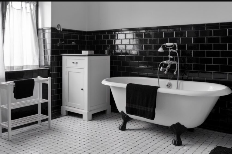 10 Stunning Black and White Bathroom Tile Ideas for a Timeless Look