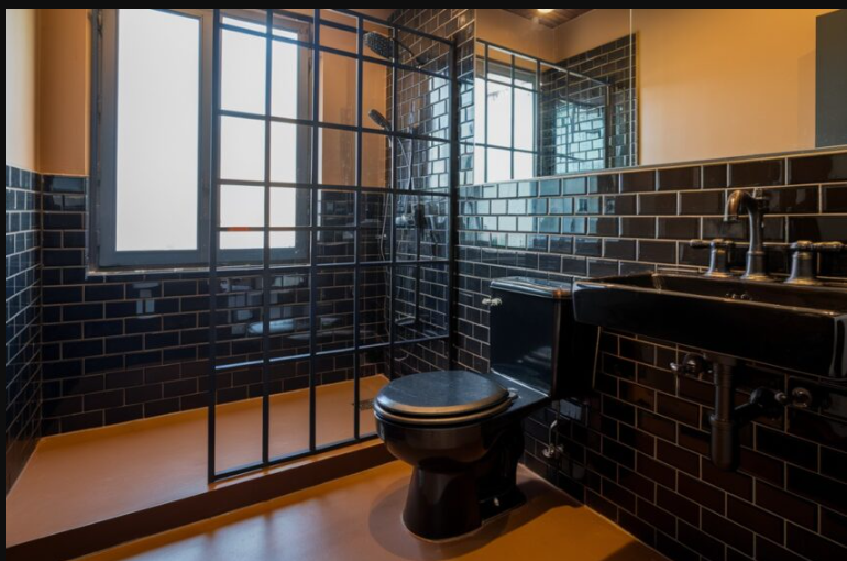 10 Stunning Black and Brown Bathroom Ideas for a Stylish Makeover