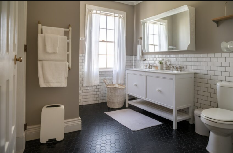 10 Stunning Black Hexagon Tile Bathroom Ideas
